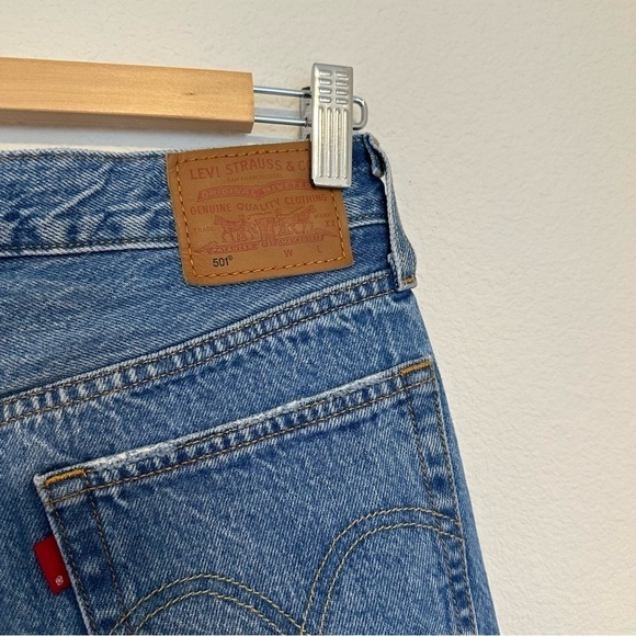 Levi’s 501 High Waisted Denim Jeans Distressed Front Women’s Size 27 - Picture 5 of 12